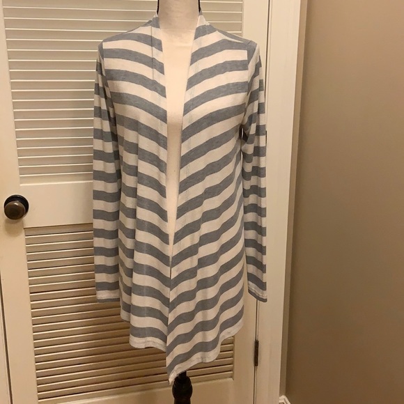 Rue21 Open Front Cardigan in Grey and White - Picture 2 of 10